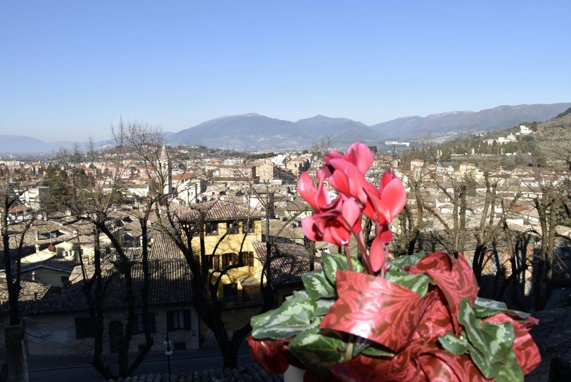 Le Mura Antiche Spolète Extérieur photo